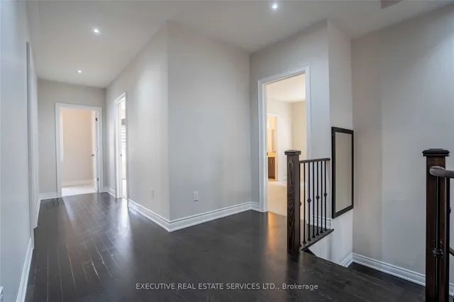 Additional image 24 of 48 Foothills Cres