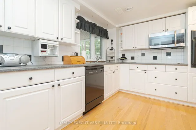 Additional image 26 of 8 Lombardy Cres