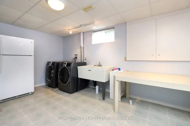 Additional image 37 of 4229 Capilano Crt