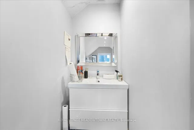 Additional image 20 of 15 Centre St