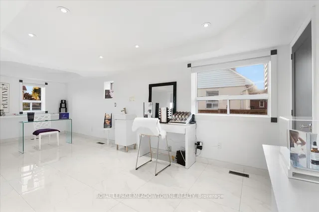 Additional image 8 of 15 Centre St