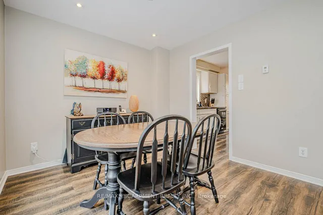 Additional image 9 of 633 Amelia Cres