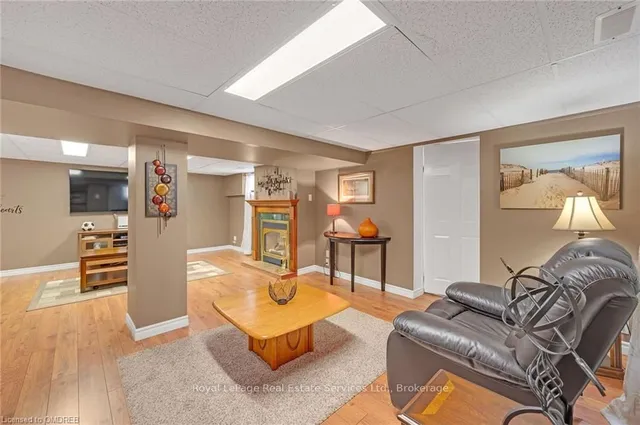 Additional image 22 of 1381 CONSTANCE Dr