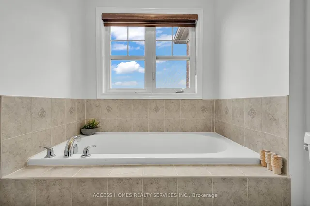 Additional image 24 of 100 Padbury Tr