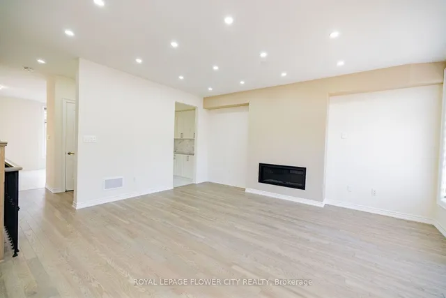 Additional image 23 of 38 Queenpost Dr