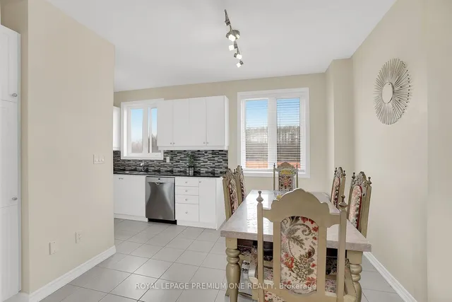 Additional image 15 of 46 Kayak Hts