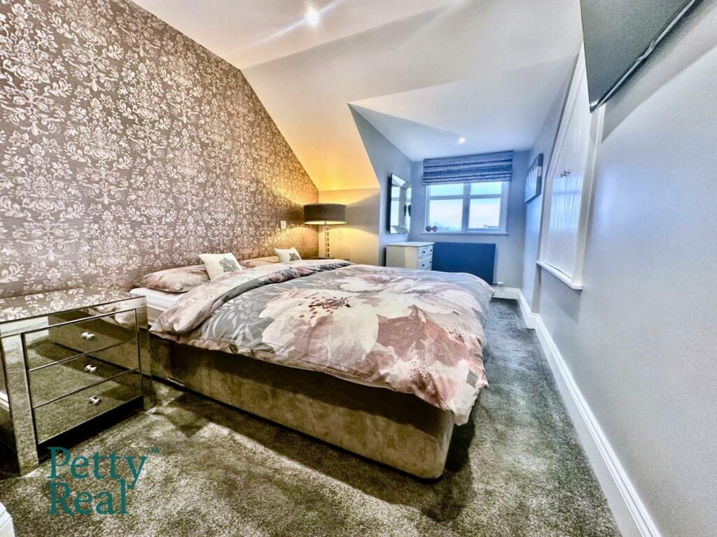 Additional image 6 of Field Top Court, Fence