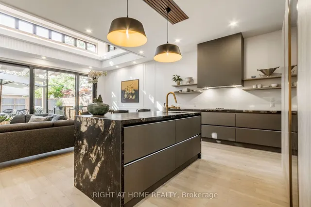 Additional image 13 of 118 Martin Grove Rd