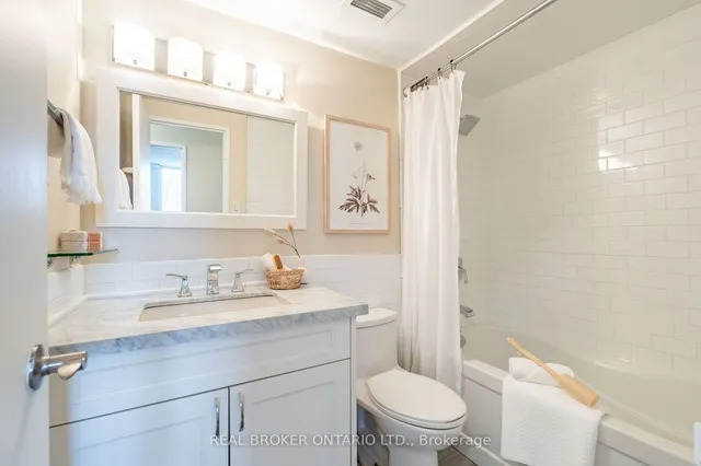 Additional image 16 of 975 Warwick Crt Unit 201