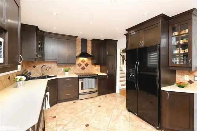 Additional image 8 of 32 Coniston Ave