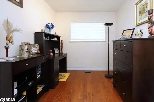 Additional image 26 of 32 Coniston Ave