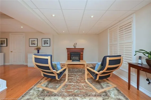 Additional image 29 of 14 Penrose Crt