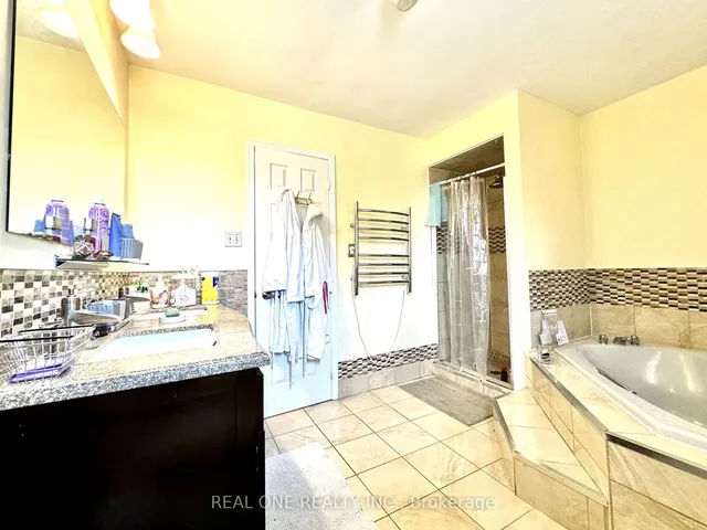 Additional image 24 of 403 Glenashton Dr