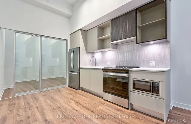 Additional image 11 of 405 Dundas St St Unit 112