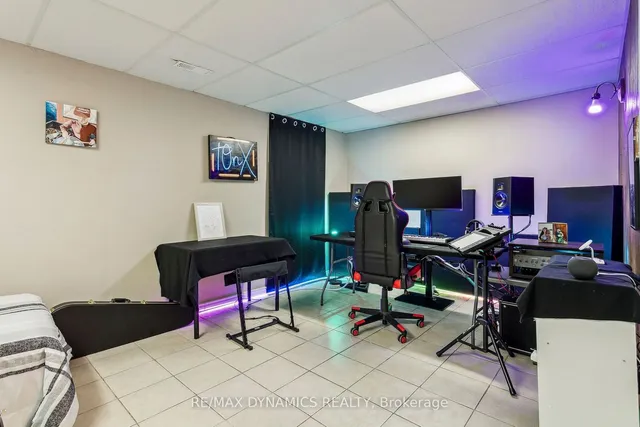 Additional image 36 of 2359 Malcolm Cres