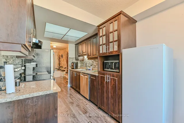 Additional image 23 of 5 Lisa St Unit 1002