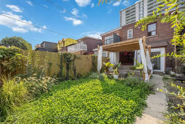 Additional image 40 of 689 Dovercourt Rd