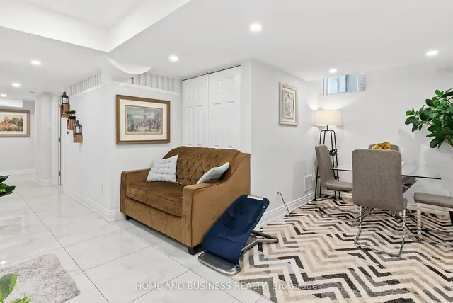 Additional image 32 of 5851 O'meara St