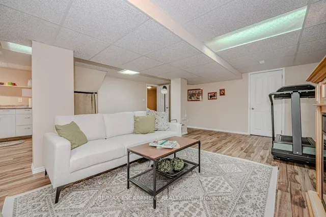 Additional image 24 of 957 Sanford Dr