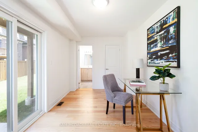 Additional image 7 of 2163 Royal Gala Circ