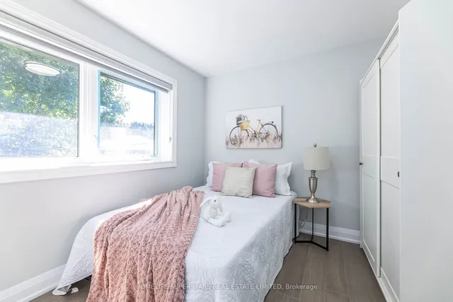 Additional image 19 of 59 Hollyhedge Dr