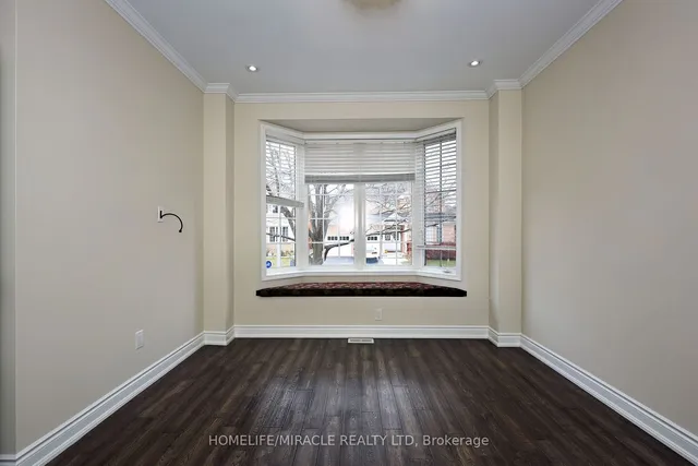 Additional image 8 of 8 Nelly Crt