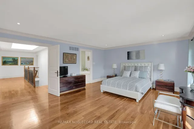 Additional image 21 of 35 Yorkdale Cres