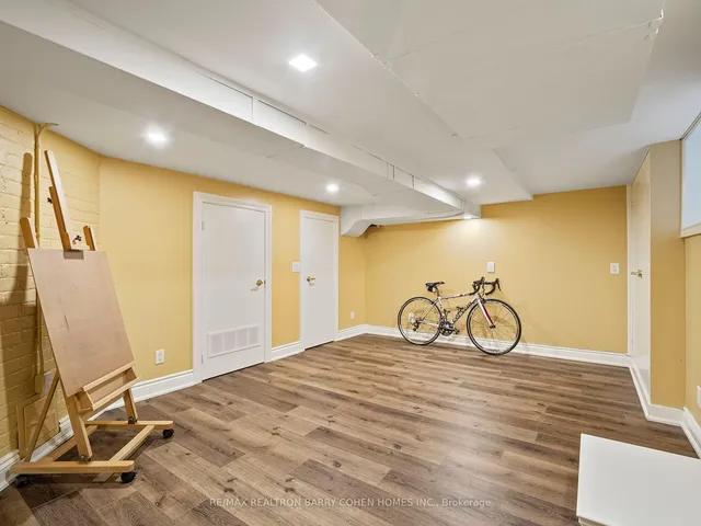 Additional image 33 of 16 Clarendon Ave