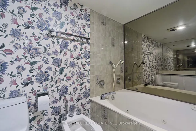 Additional image 24 of 449 Walmer Rd Unit 902