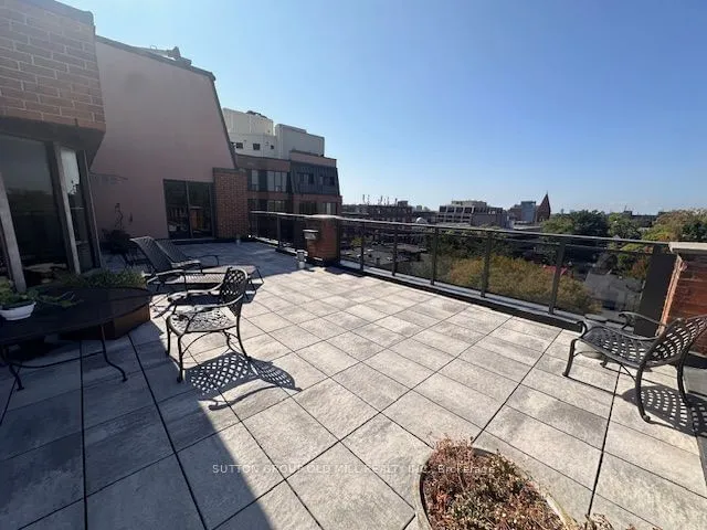 Additional image 30 of 456 College St Unit 211