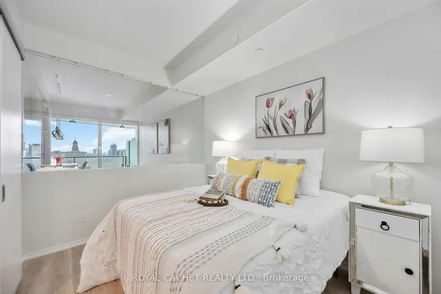 Additional image 12 of 197 Yonge St Unit 1411