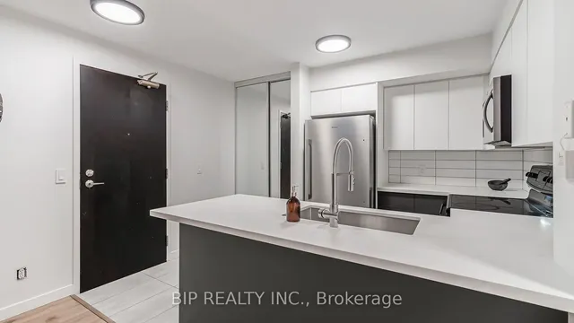Additional image 5 of 30 Grand Trunk Cres Unit 315