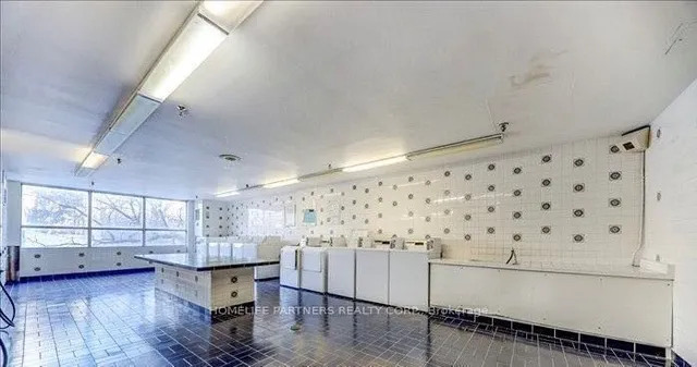 Additional image 31 of 40 Panorama Crt Unit 303