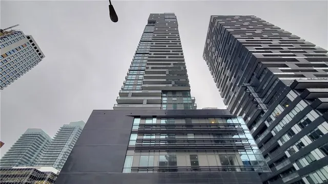 Additional image 32 of 39 Roehampton Ave Unit 411