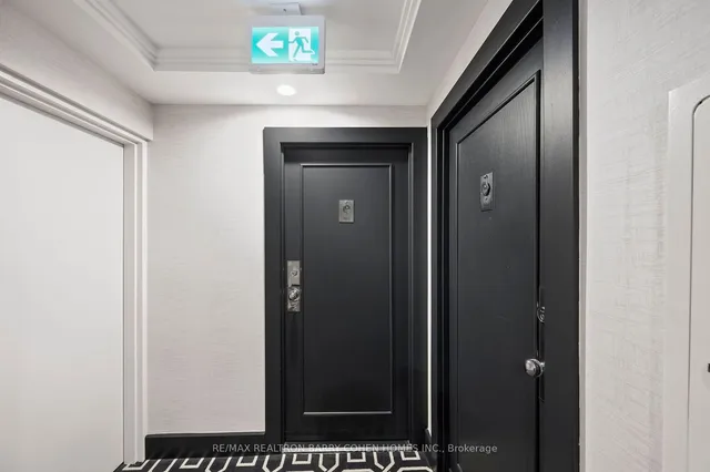 Additional image 23 of 33 University Ave Unit 903