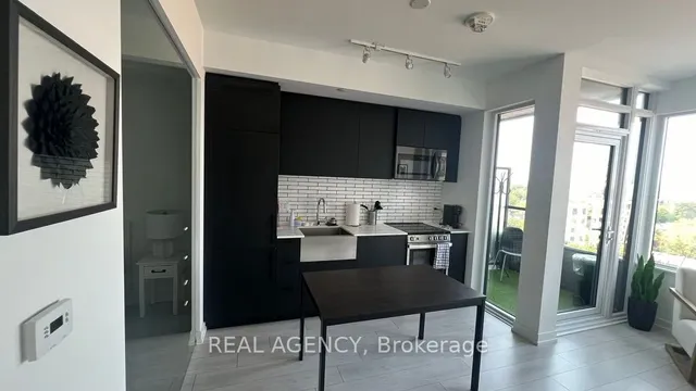 Additional image 5 of 270 Dufferin St Unit 821