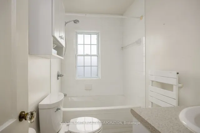 Additional image 20 of 63 Glengarry Ave