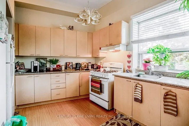 Additional image 22 of 3048 Dundas St