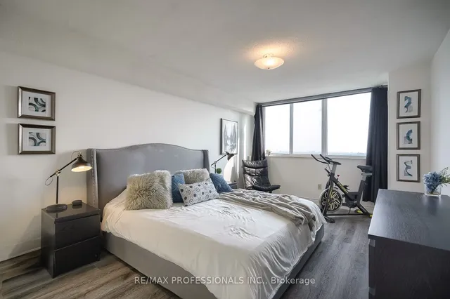 Additional image 19 of 3000 Bathurst St Unit 1205