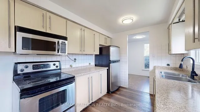 Additional image 12 of 21 Avening Dr