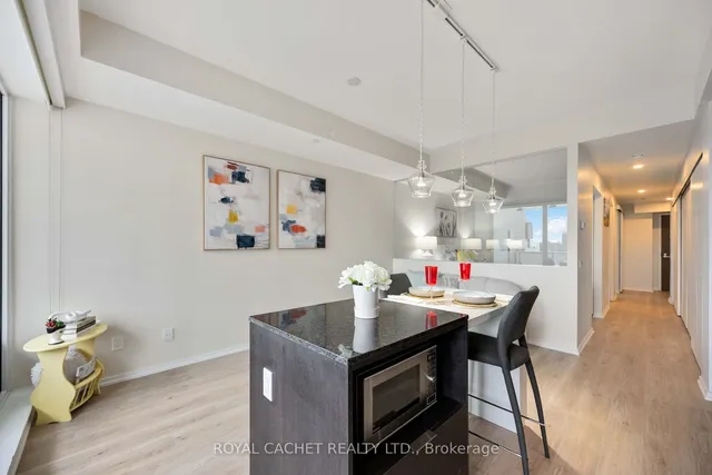 Additional image 18 of 197 Yonge St Unit 1411