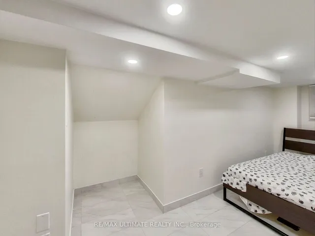 Additional image 33 of 1652 Dufferin St