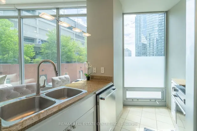 Additional image 11 of 81 Navy Wharf Crt Unit 201