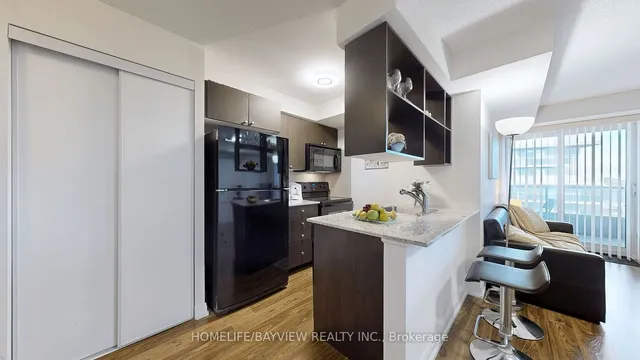 Additional image 8 of 181 Village Green Sq Unit 1020