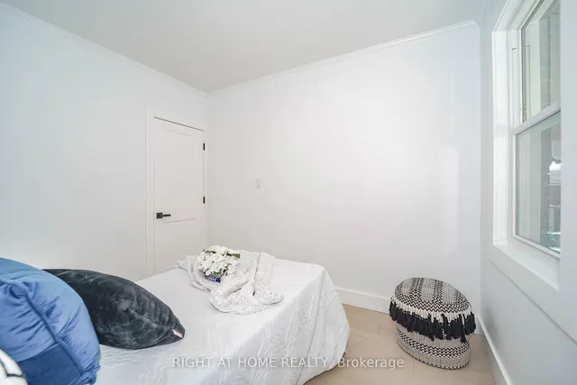 Additional image 20 of 1360 Woodbine Ave