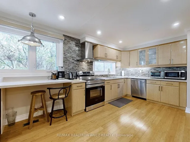 Additional image 13 of 26 Greyhound Dr