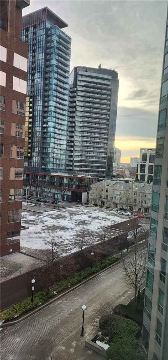 Additional image 25 of 942 Yonge St Unit 703