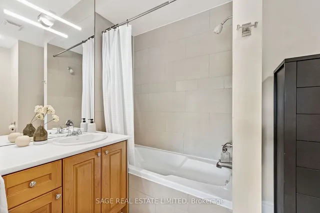 Additional image 18 of 35 Thelma Ave