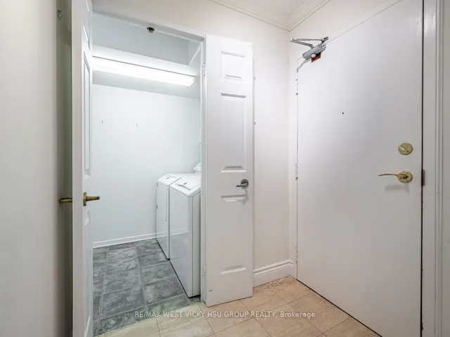 Additional image 37 of 130 Carlton St Unit 1505