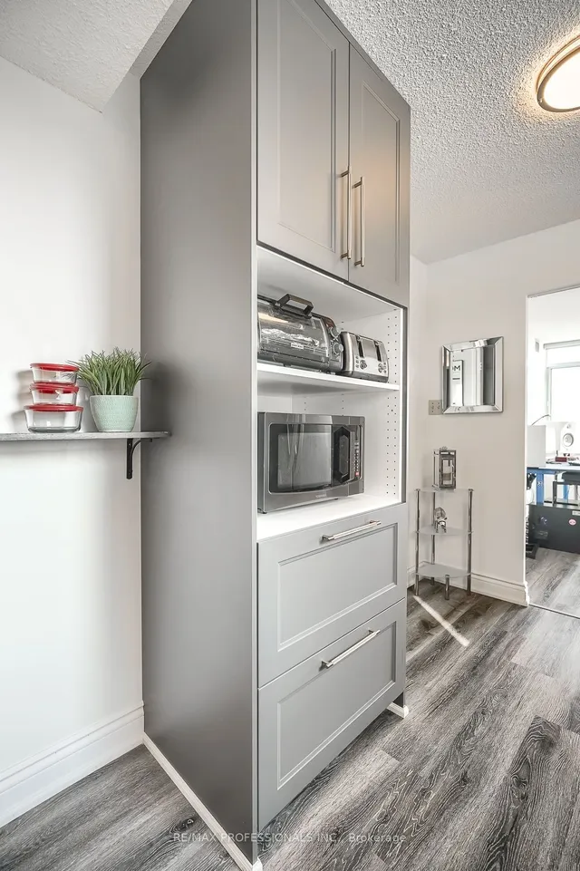 Additional image 17 of 3000 Bathurst St Unit 1205
